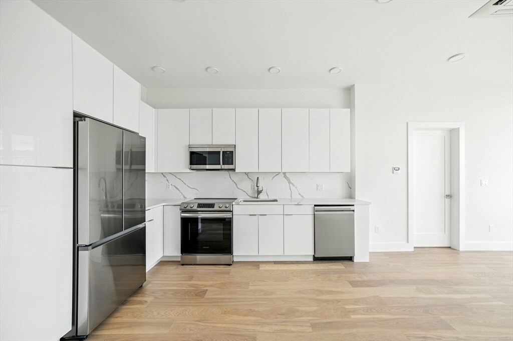 Primary Photo - 38 Hichborn St