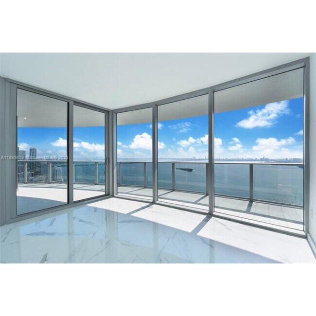 Foto del edificio - 488 NE 18th St