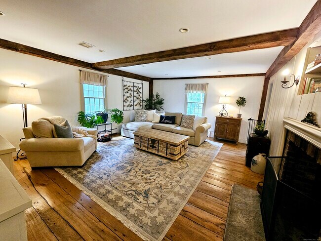 Foto del edificio - 61 Brushy Hill Rd