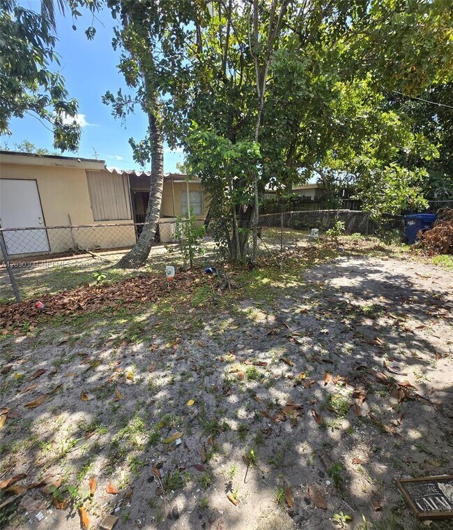 Foto del edificio - 5880 NW 19th Ct