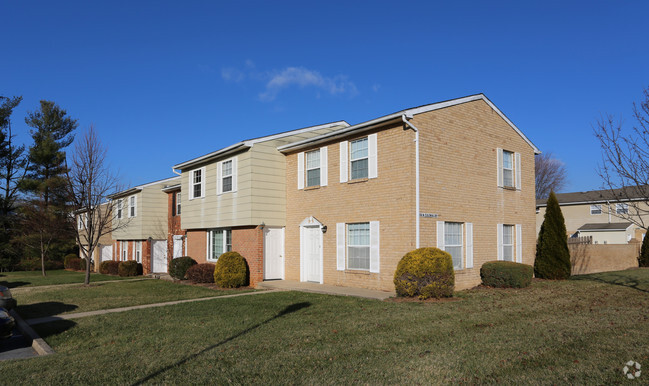 Building Photo - Colonial Manor Townhomes