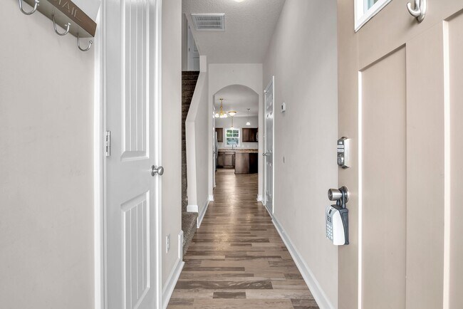 Foto del edificio - Charming 3 Bedroom 2.5 Bathroom Townhome i...
