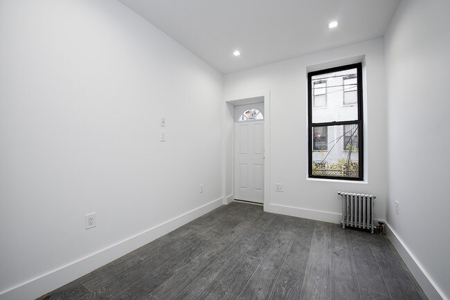 Foto del edificio - 372 Rutland Rd