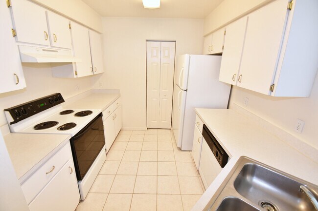 Foto del edificio - * RENT SPECIAL $200 OFF RENT NEW PRICE $21...