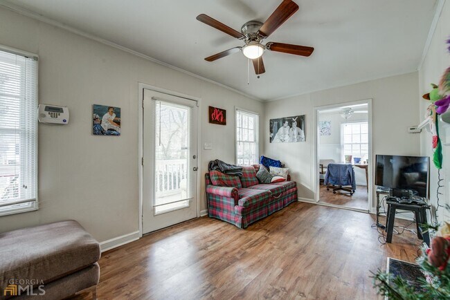 Foto del edificio - 1397 McClelland Ave