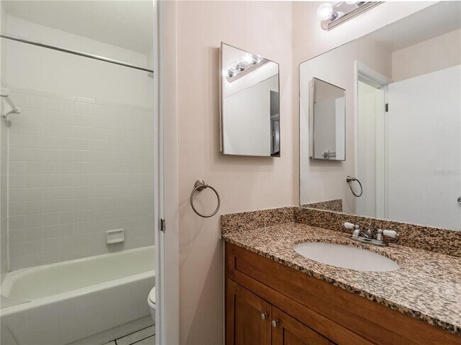 Building Photo - 2508 SW 35th Pl