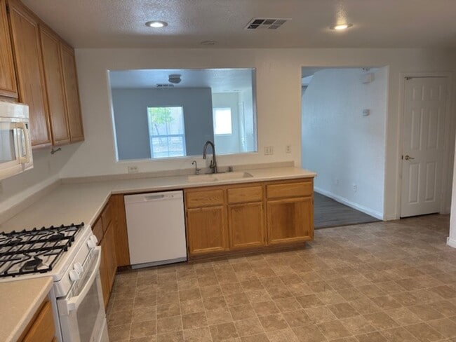 Building Photo - 3 bedroom home in Rhodes Ranch