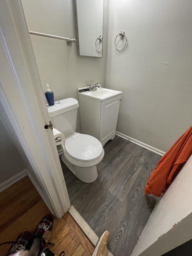 Foto del edificio - 7344 Wayne Ave