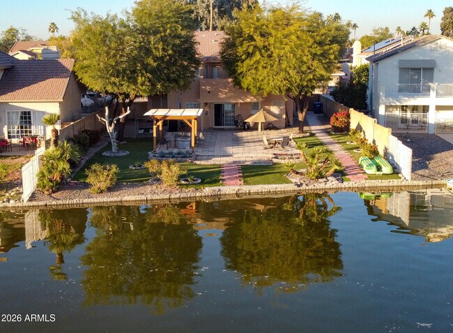 Foto del edificio - 11015 W Laurelwood Ln