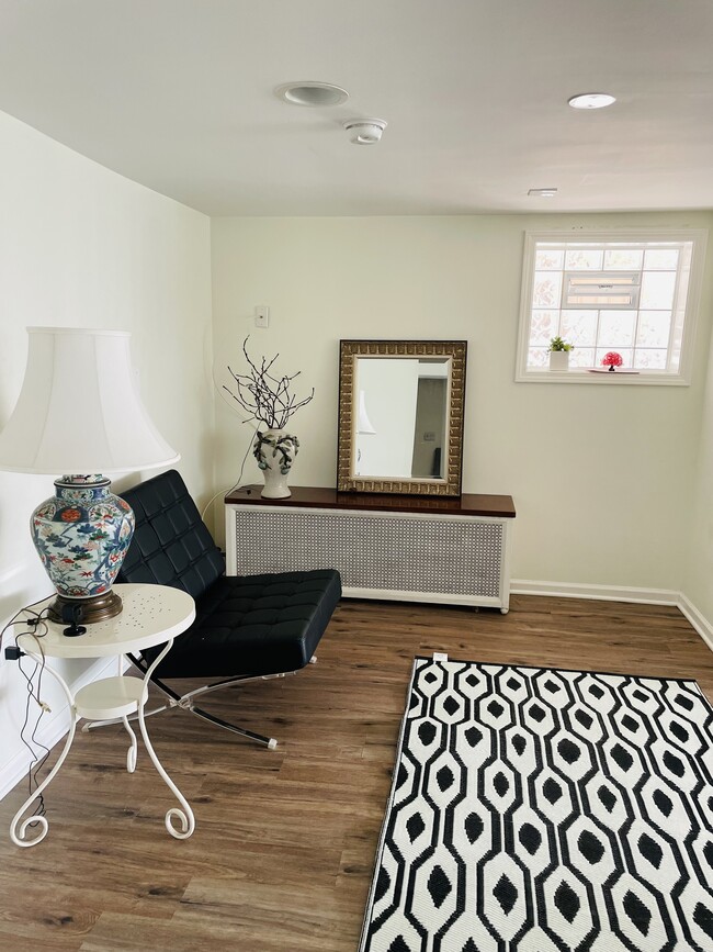 Building Photo - 5454 W Windsor Ave