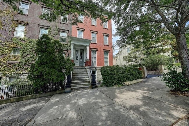 Building Photo - 102 Bowen St