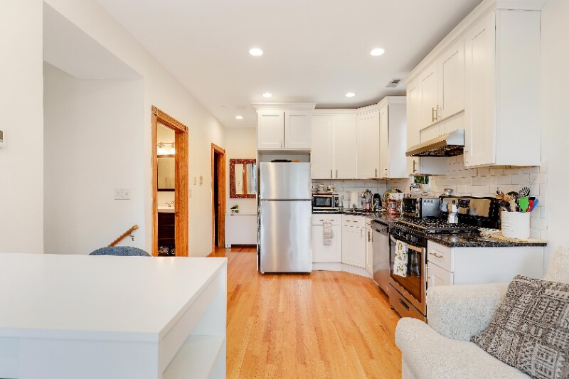Primary Photo - 2425 N Greenview Ave
