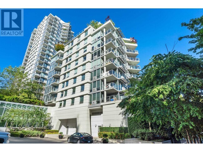 Building Photo - 633-633 Kinghorne Mews