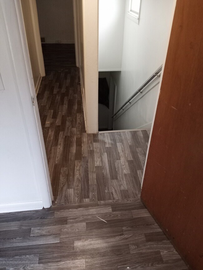 Building Photo - Spacious 4Bdrm