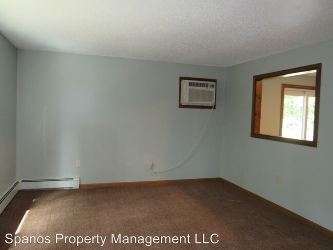 Building Photo - 2 br, 1.5 bath House - 65B Speare Rd.