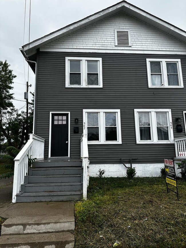Building Photo - 547 E Deshler Ave