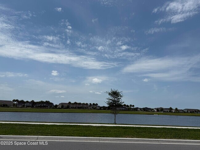Foto del edificio - 7959 Allure Dr
