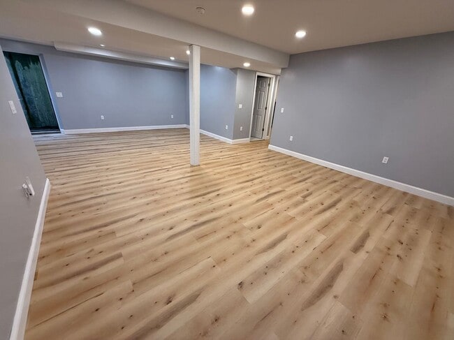 Building Photo - 139 Evergreen Ave