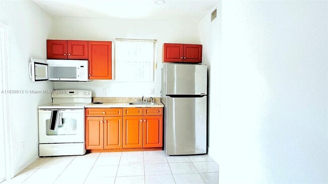 Building Photo - 2099 NW 26th Ave