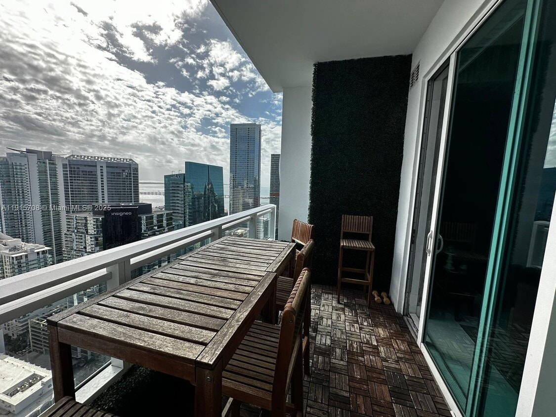 Foto principal - 1080 Brickell Ave