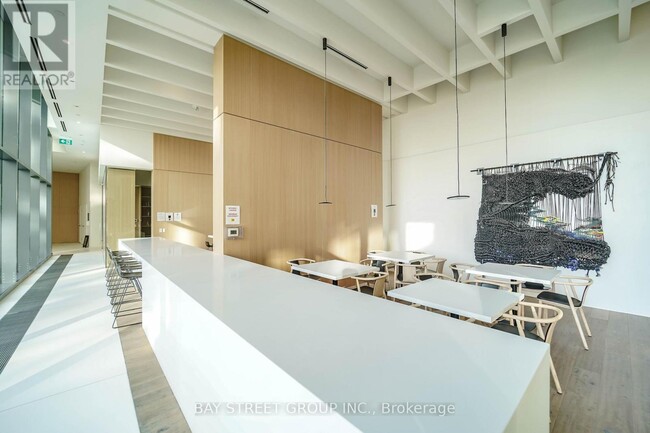 Building Photo - 5 Soudan Ave