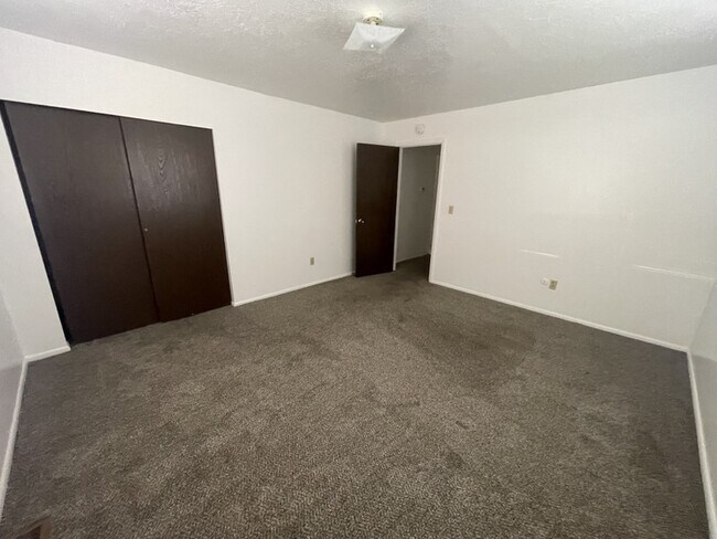 Building Photo - 2114 Monroe Blvd