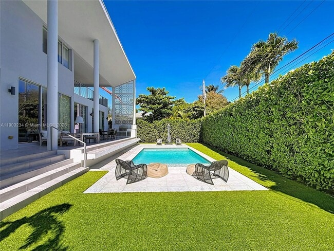 Foto del edificio - 561 Warren Ln