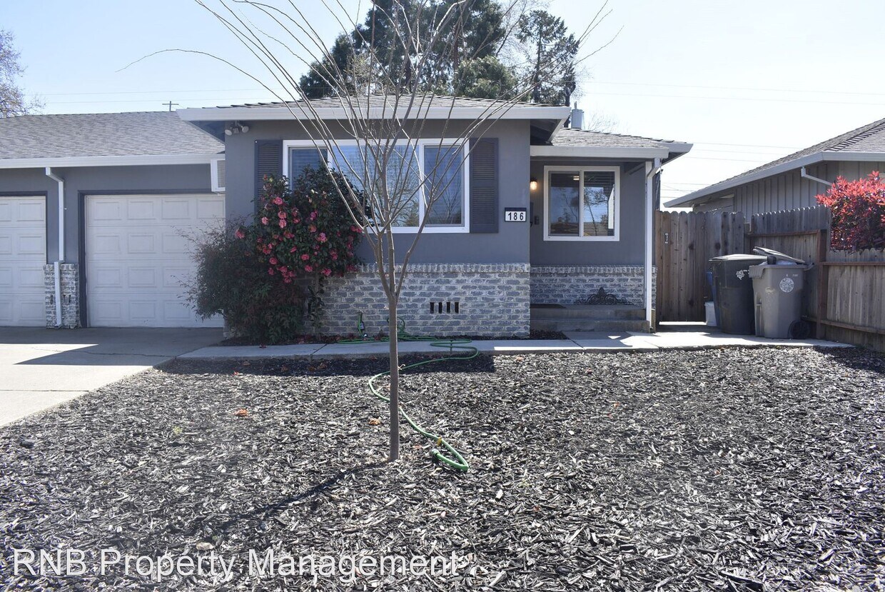Primary Photo - 2 br, 1 bath House - 186 Globe Avenue