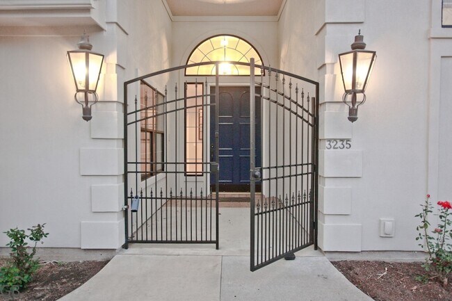 Foto del edificio - 3235 Country Club Blvd