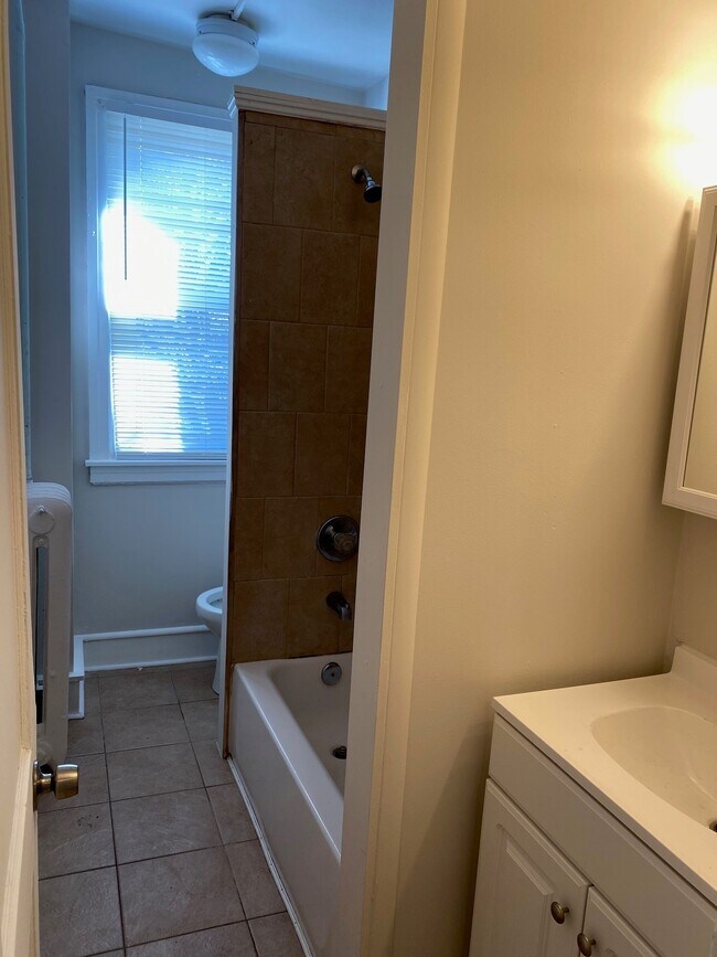 Foto del edificio - 1052 N Ohio Ave