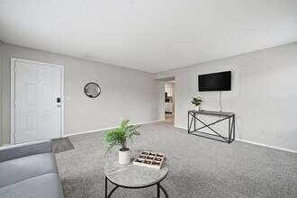 Building Photo - 100 Trails Cir