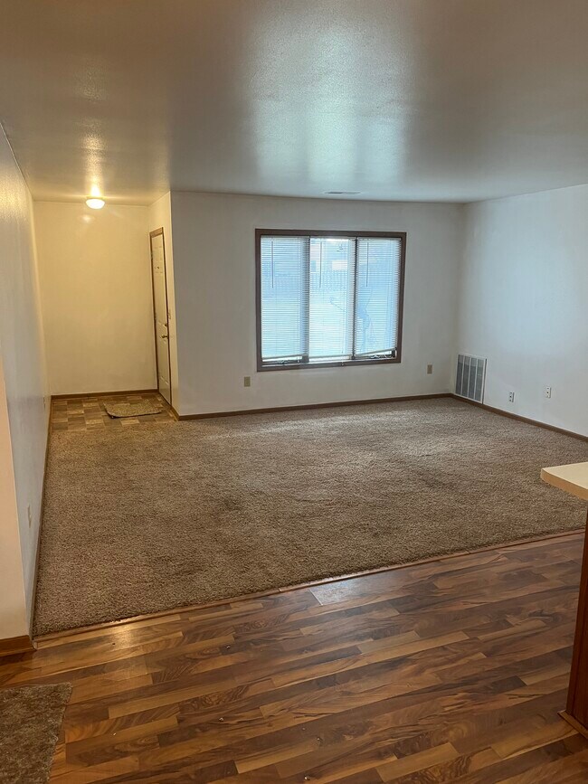 Foto del edificio - 521 Partridge Ct