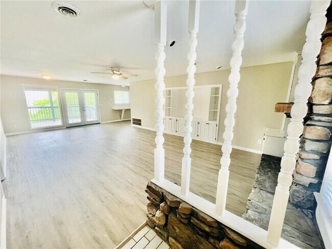 Building Photo - 14800 Dutchmans Drive