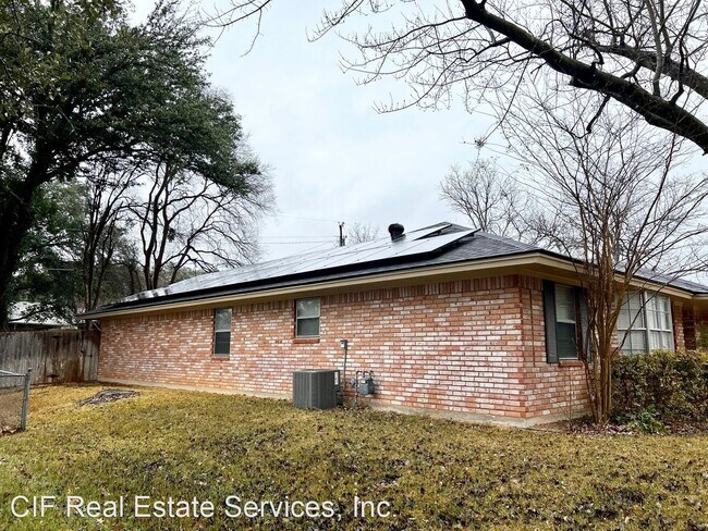 Building Photo - 3 br, 2 bath House - 3407 Oakridge Ln.