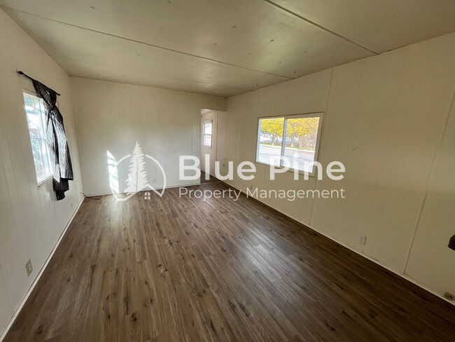 Building Photo - 925 Wilson Ave