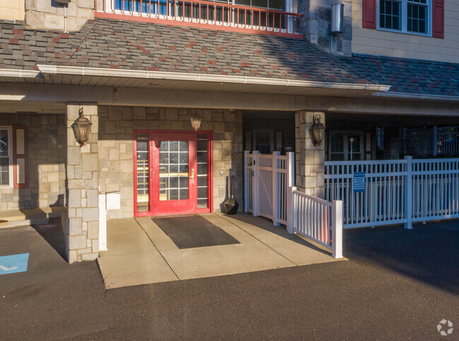 Entrada - 440 Old York Rd