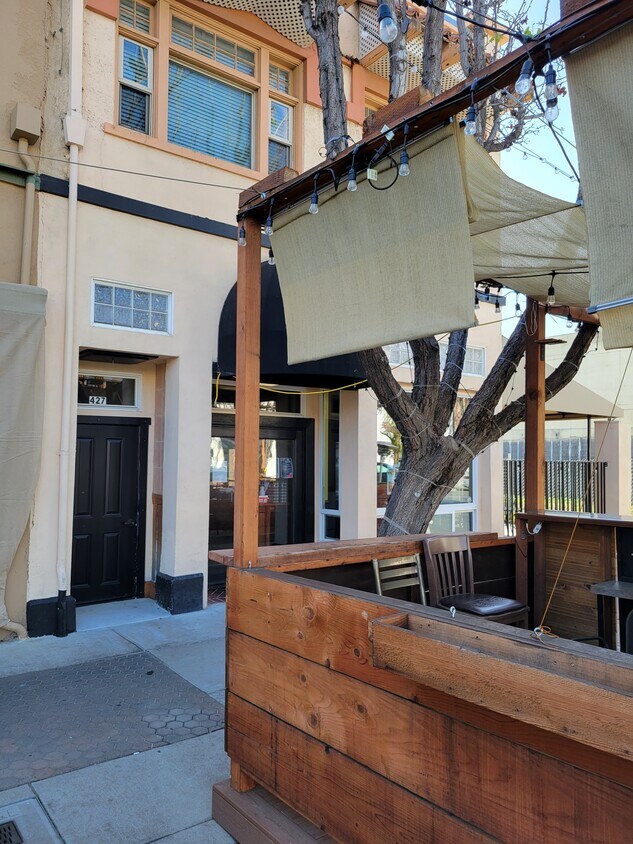 Entry way from street - 427 San Benito St