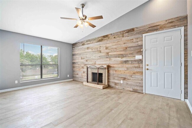 Building Photo - 2120 Wilcrest Dr