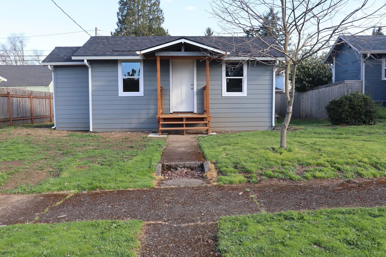 Remodeled Lincoln Neighborhood Bungalow Fo... House Rental in