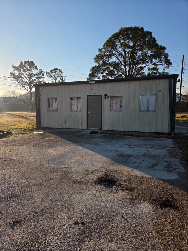 Building Photo - 8222 N Hwy 146