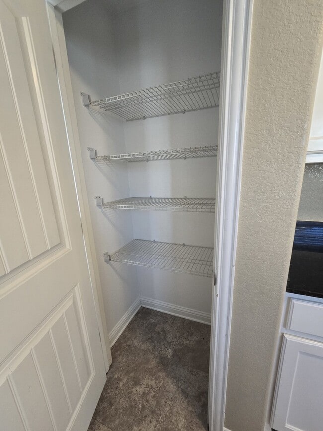 Foto del edificio - Spacious 3 Bedroom, 2 Bath Duplex for Rent...