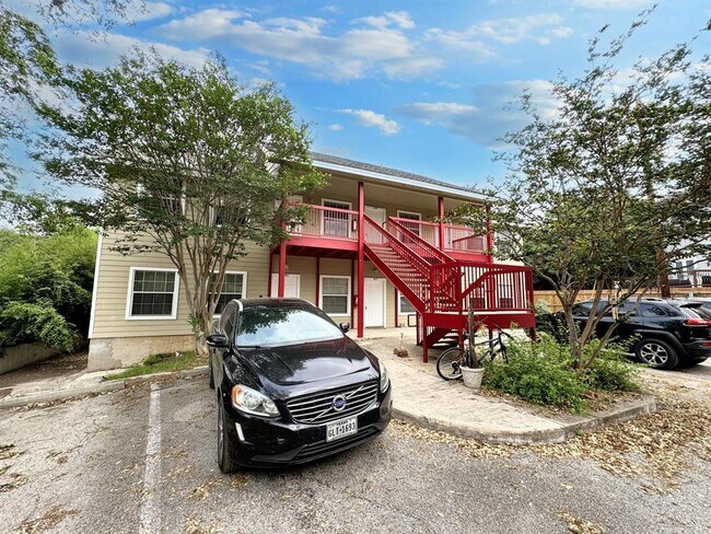 Building Photo - 412 Burleson St