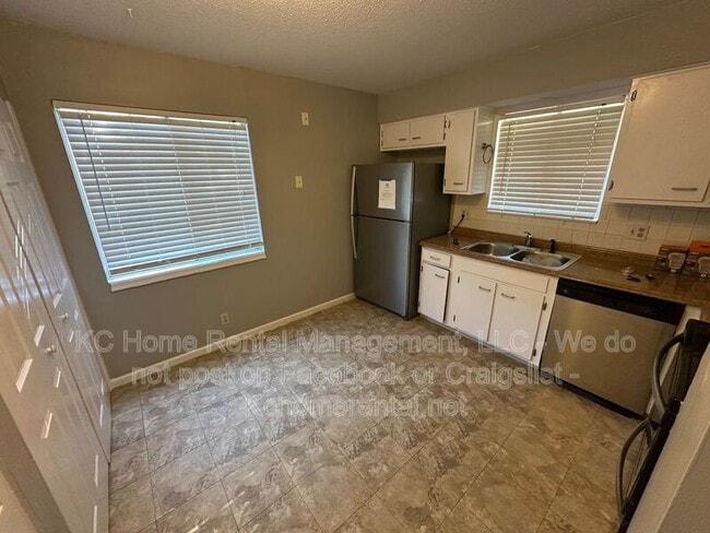 Building Photo - 9338 Bluejacket St