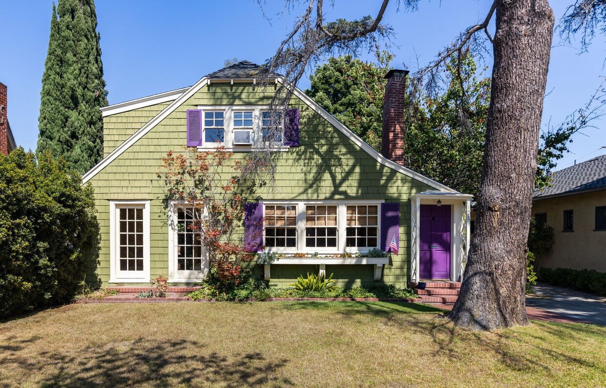 Primary Photo - Gorgeous - Santa Ana House for Lease - Flo...