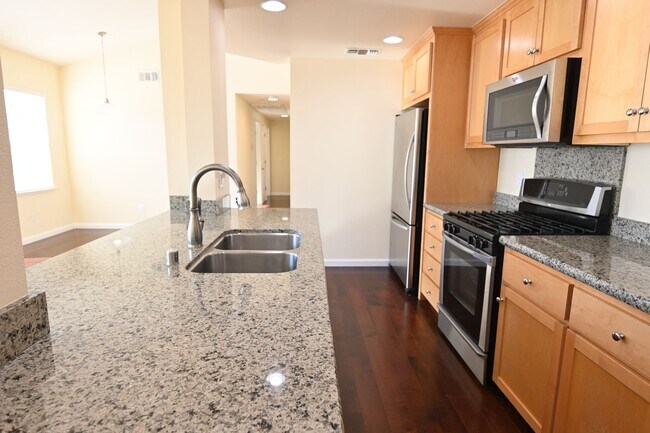 Foto del edificio - 2/2 Contemporary Condo near Fair Oaks, Tas...