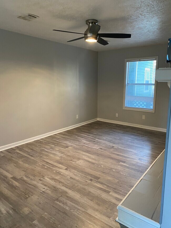 Sala de estar - 6813 Willowbrook Dr