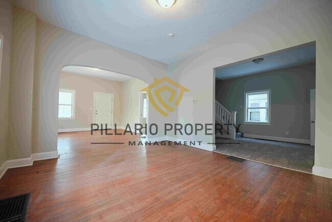 Building Photo - Close to Marion University, 3 Bedroom, 1.5...