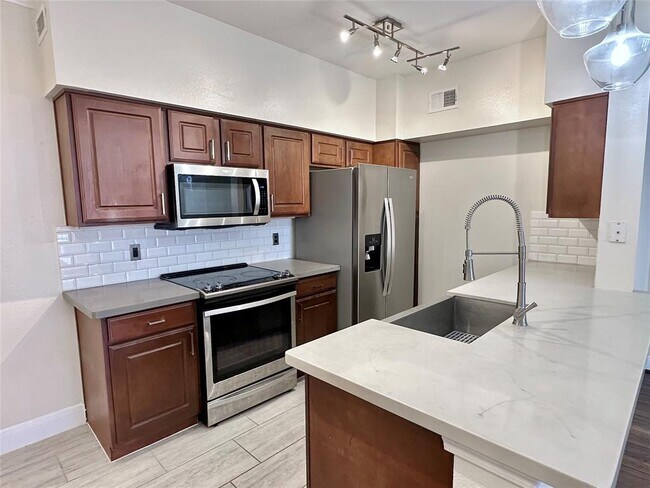 Building Photo - 15200 Memorial Dr