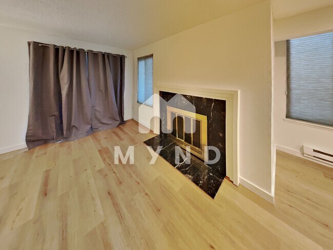 Building Photo - 14622 NE 30th Pl 18-B