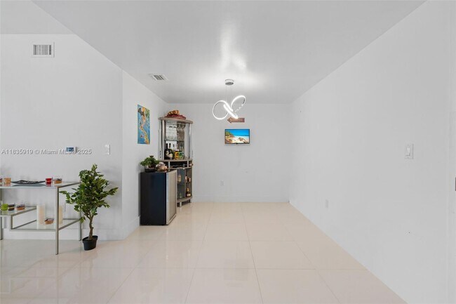 Foto del edificio - 350 S Miami Ave